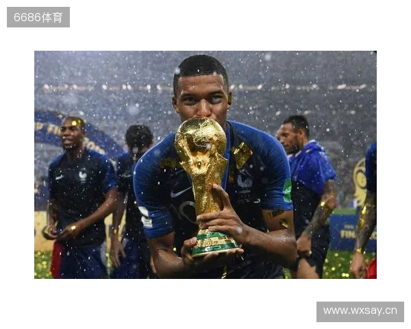 懂球帝2025年10月足坛MVP：姆巴佩蝉联！