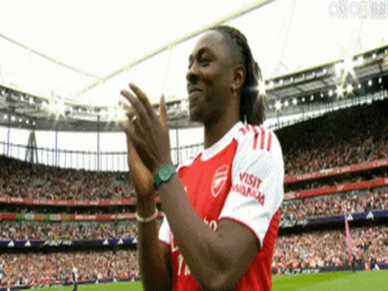 完美融入！廷伯：埃泽上演帽子戏法不是巧合，他很努力性格也很好